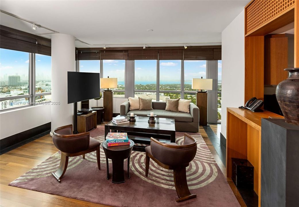 Recently Sold: $2,750,000 (2 beds, 2 baths, 1213 Square Feet)