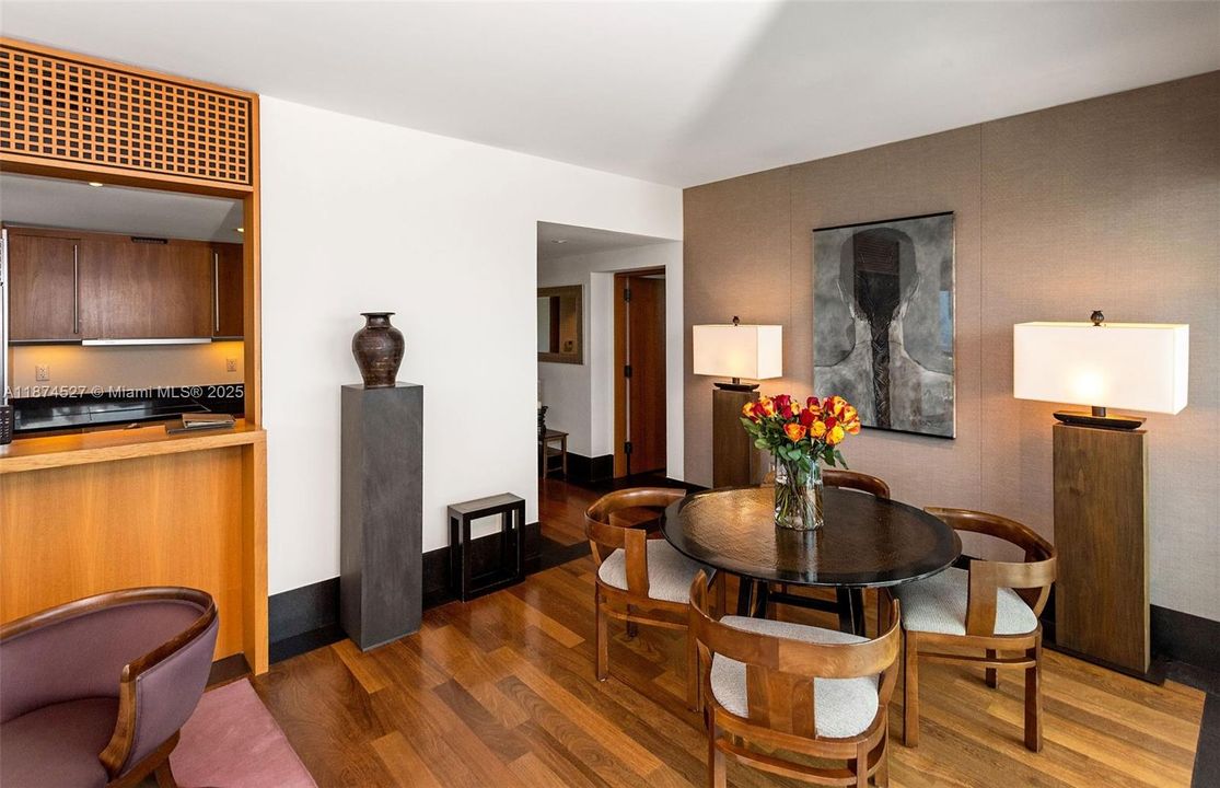 Recently Sold: $2,750,000 (2 beds, 2 baths, 1213 Square Feet)