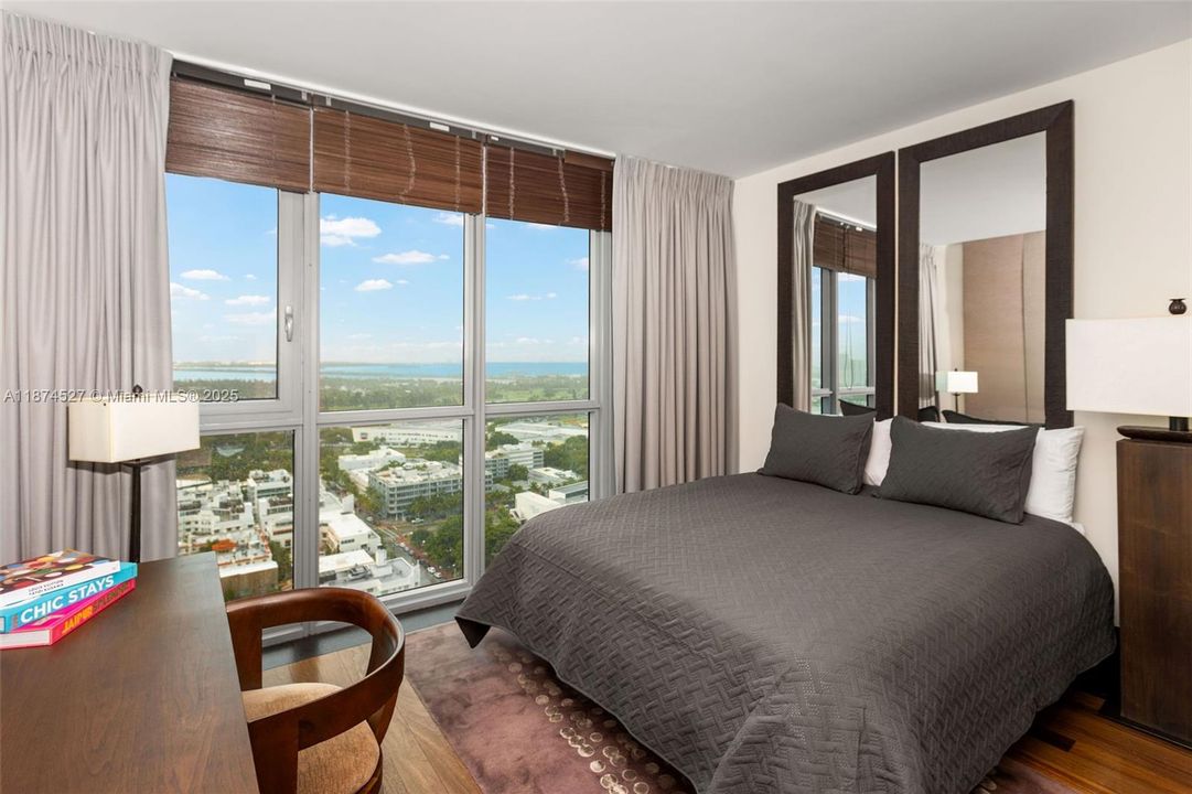 Recently Sold: $2,750,000 (2 beds, 2 baths, 1213 Square Feet)