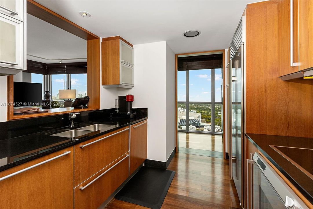 Recently Sold: $2,750,000 (2 beds, 2 baths, 1213 Square Feet)