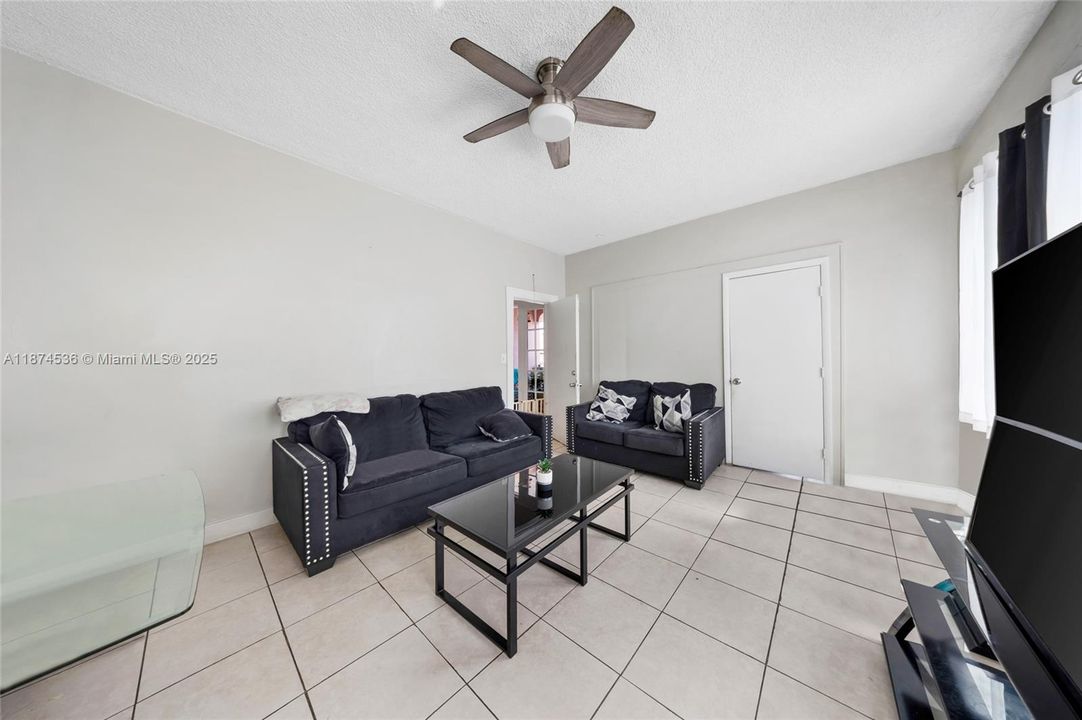 Под контрактом: $1,500,000 (0 спален, 0 ванн, 0 Квадратных фут)