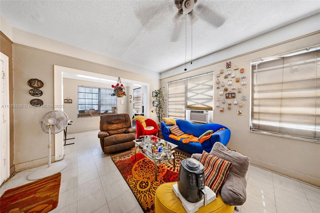 Под контрактом: $1,500,000 (0 спален, 0 ванн, 0 Квадратных фут)