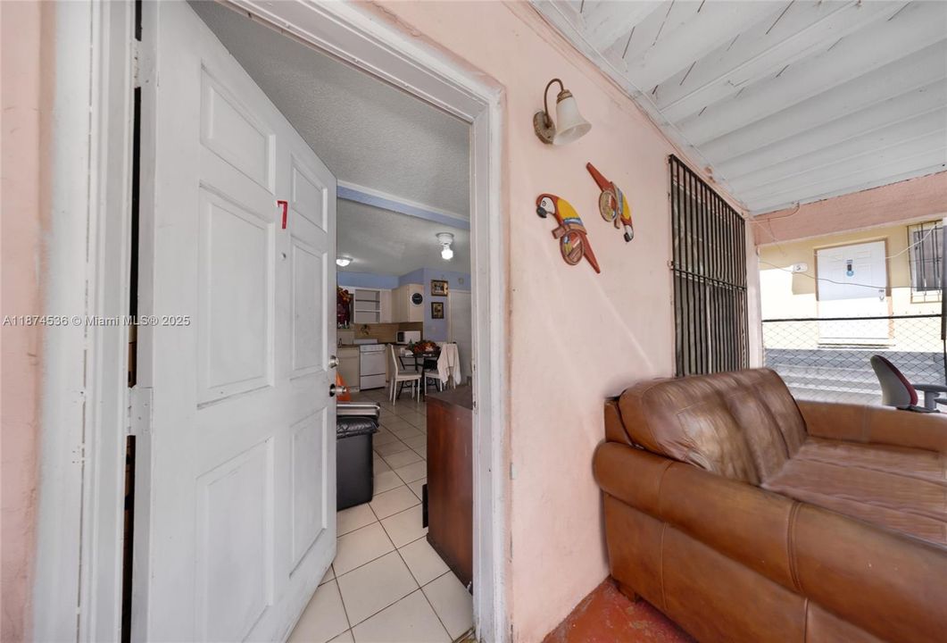 Под контрактом: $1,500,000 (0 спален, 0 ванн, 0 Квадратных фут)