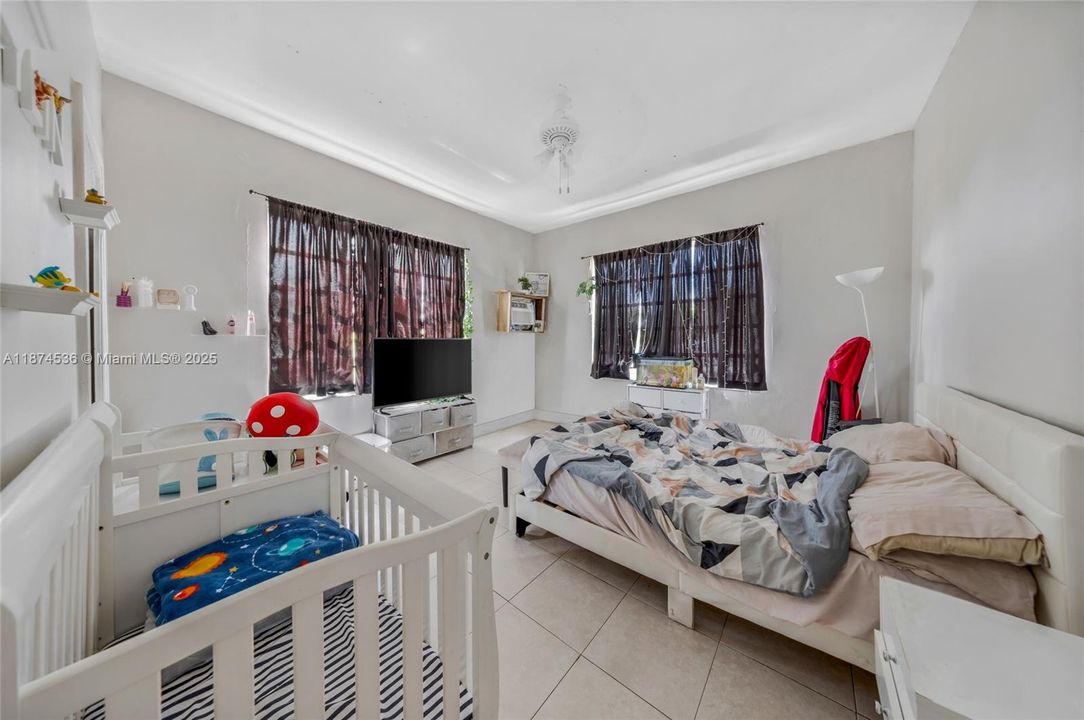 Под контрактом: $1,500,000 (0 спален, 0 ванн, 0 Квадратных фут)