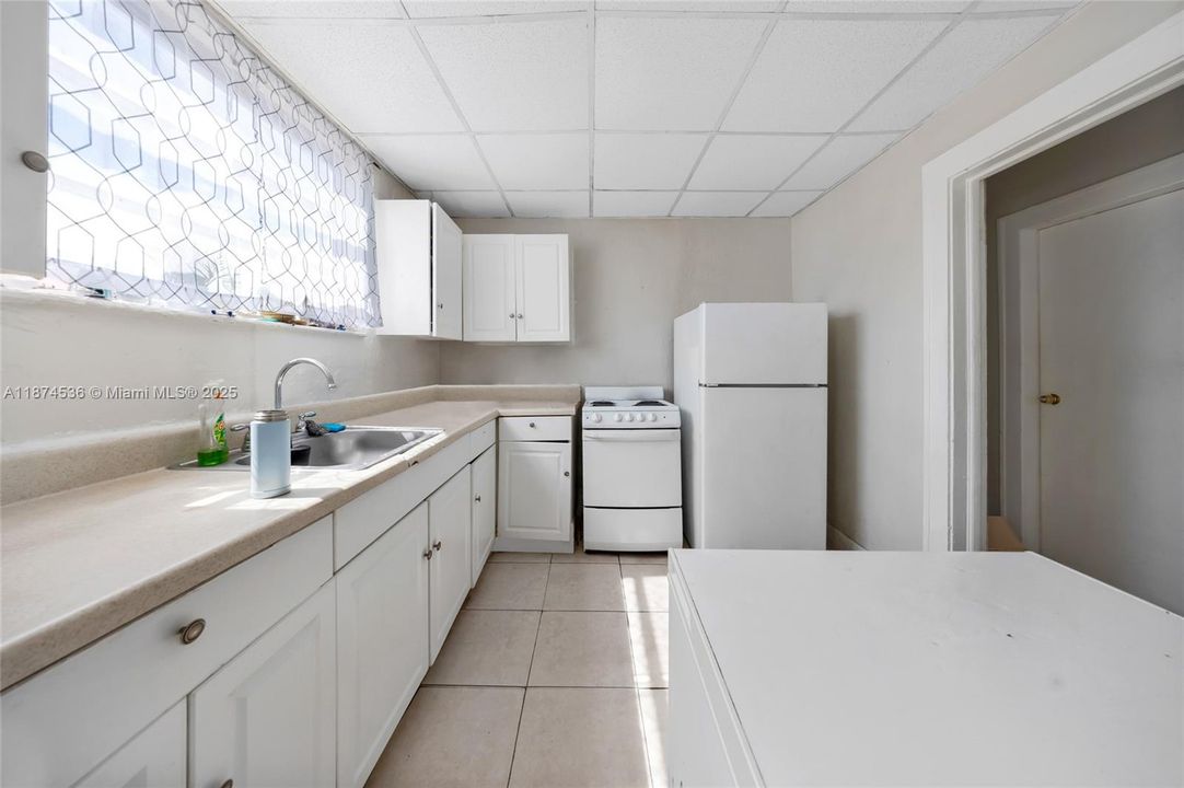 Под контрактом: $1,500,000 (0 спален, 0 ванн, 0 Квадратных фут)