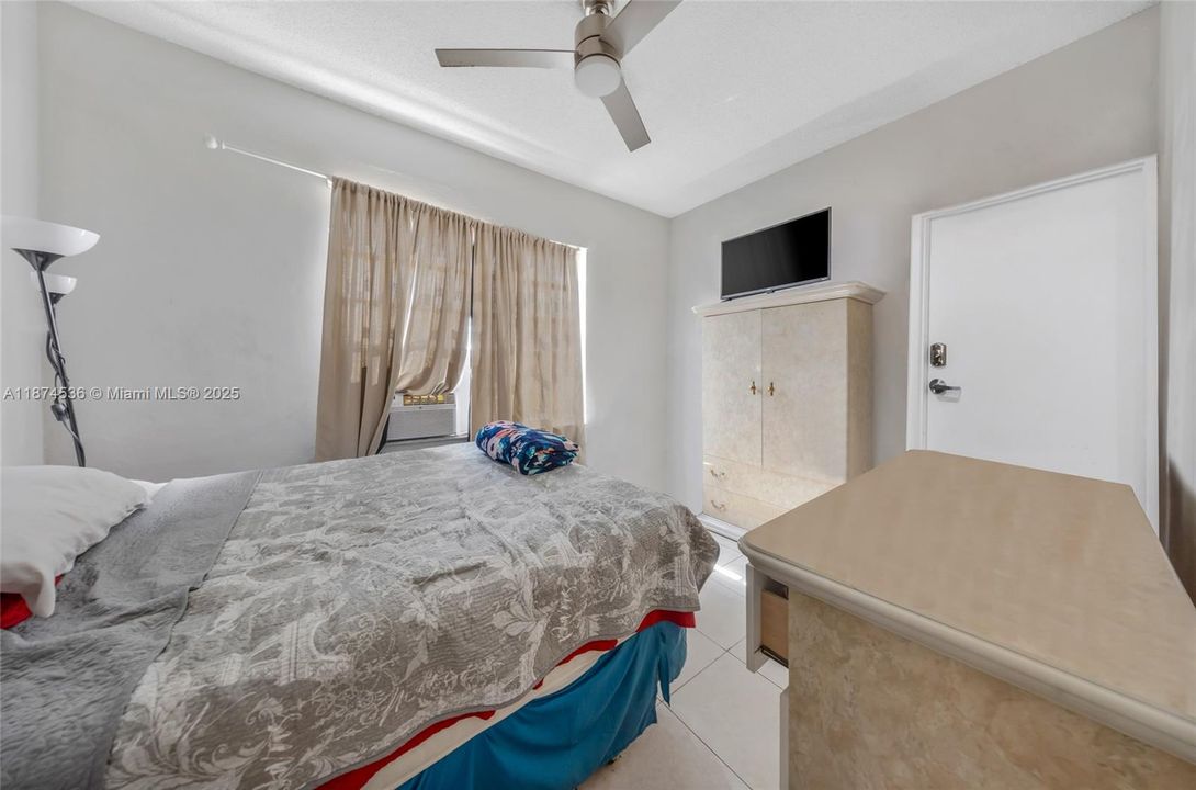 Под контрактом: $1,500,000 (0 спален, 0 ванн, 0 Квадратных фут)