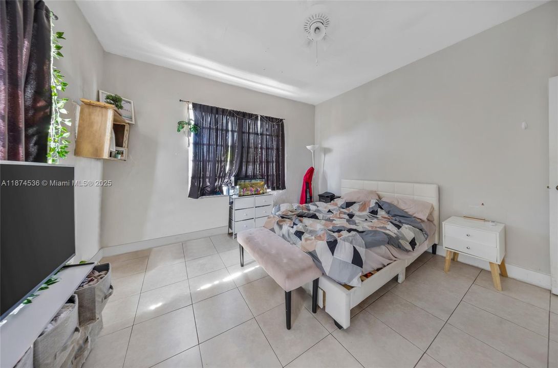 Под контрактом: $1,500,000 (0 спален, 0 ванн, 0 Квадратных фут)