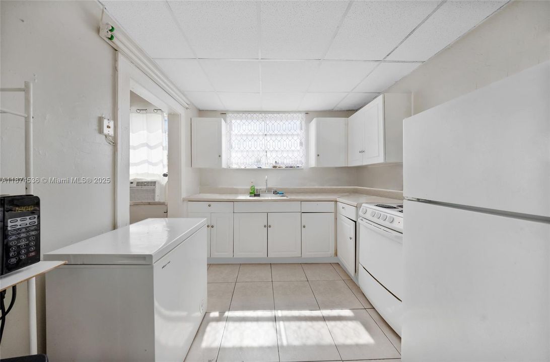 Под контрактом: $1,500,000 (0 спален, 0 ванн, 0 Квадратных фут)