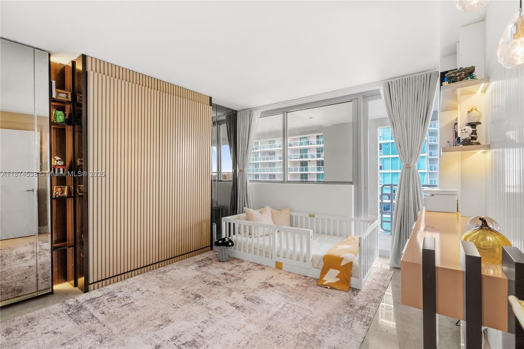 待售: $1,000,000 (2 贝兹, 2 浴室, 1304 平方英尺)