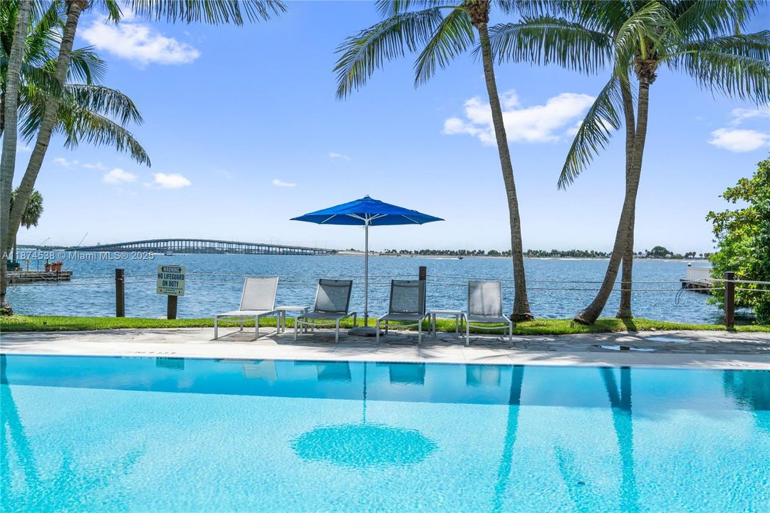 待售: $1,000,000 (2 贝兹, 2 浴室, 1304 平方英尺)