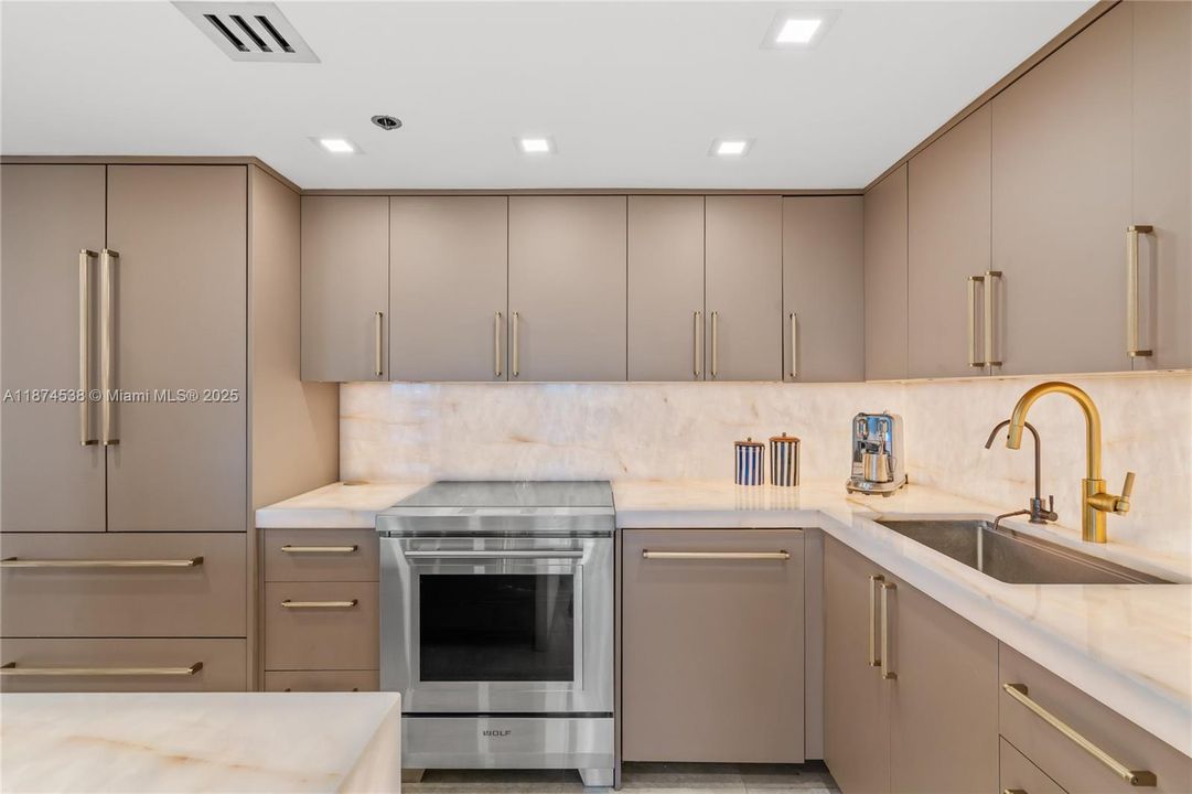 待售: $1,000,000 (2 贝兹, 2 浴室, 1304 平方英尺)