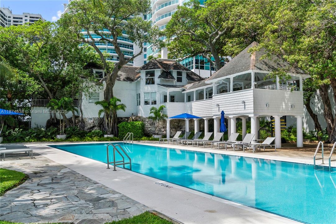 待售: $1,000,000 (2 贝兹, 2 浴室, 1304 平方英尺)