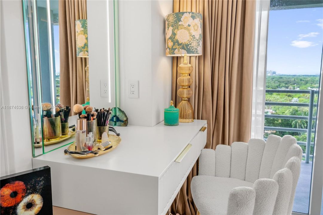 待售: $1,000,000 (2 贝兹, 2 浴室, 1304 平方英尺)