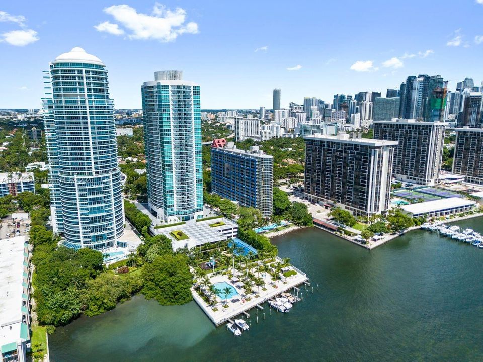 待售: $1,000,000 (2 贝兹, 2 浴室, 1304 平方英尺)