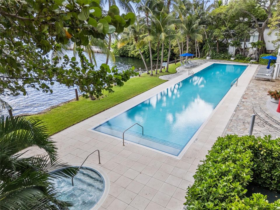 待售: $1,000,000 (2 贝兹, 2 浴室, 1304 平方英尺)