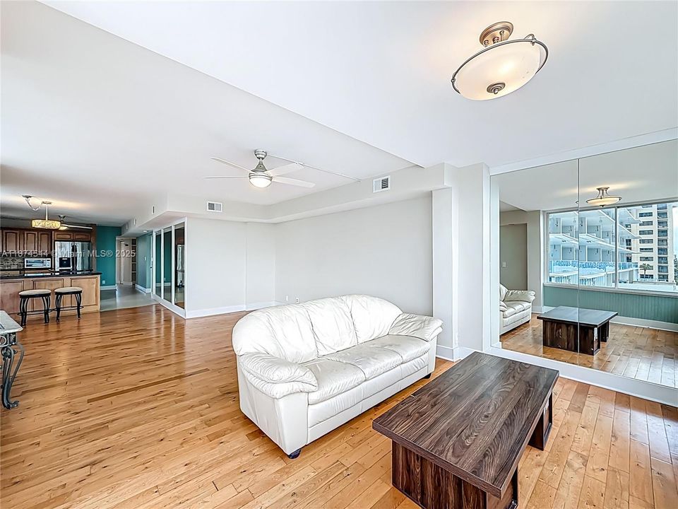 Recientemente alquilado: $2,550 (2 camas, 2 baños, 1150 Pies cuadrados)