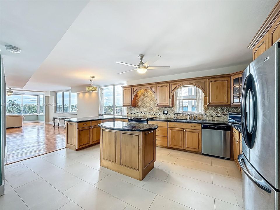 Recientemente alquilado: $2,550 (2 camas, 2 baños, 1150 Pies cuadrados)