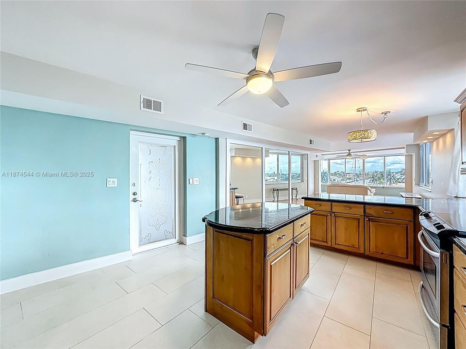 Recientemente alquilado: $2,550 (2 camas, 2 baños, 1150 Pies cuadrados)