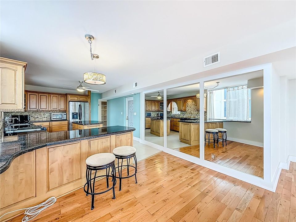 Recientemente alquilado: $2,550 (2 camas, 2 baños, 1150 Pies cuadrados)