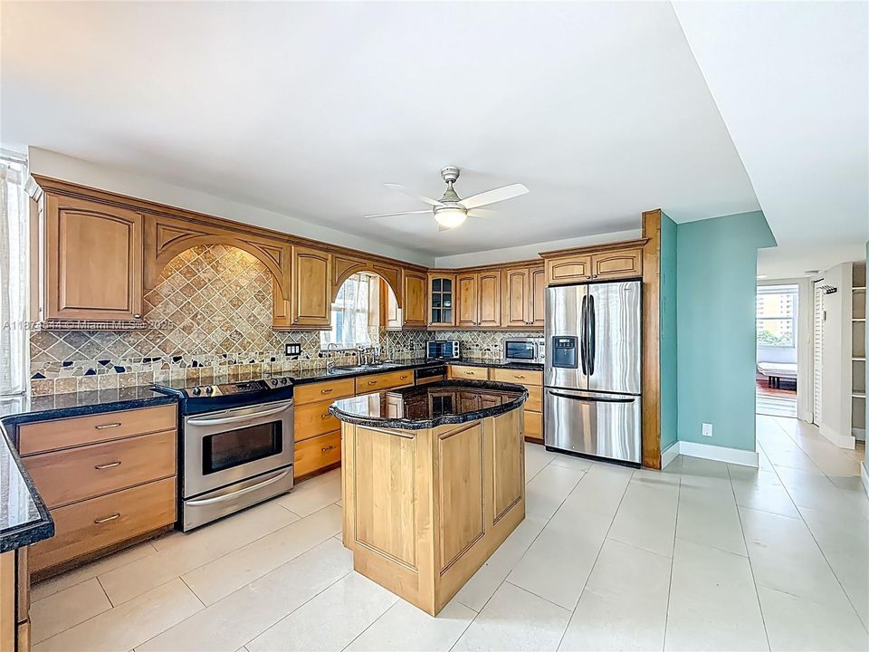 Recientemente alquilado: $2,550 (2 camas, 2 baños, 1150 Pies cuadrados)