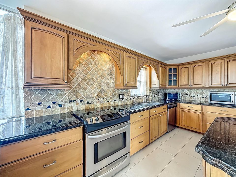 Recientemente alquilado: $2,550 (2 camas, 2 baños, 1150 Pies cuadrados)