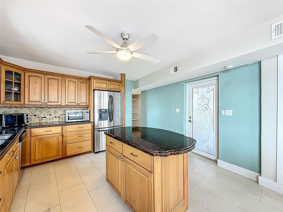 Recientemente alquilado: $2,550 (2 camas, 2 baños, 1150 Pies cuadrados)