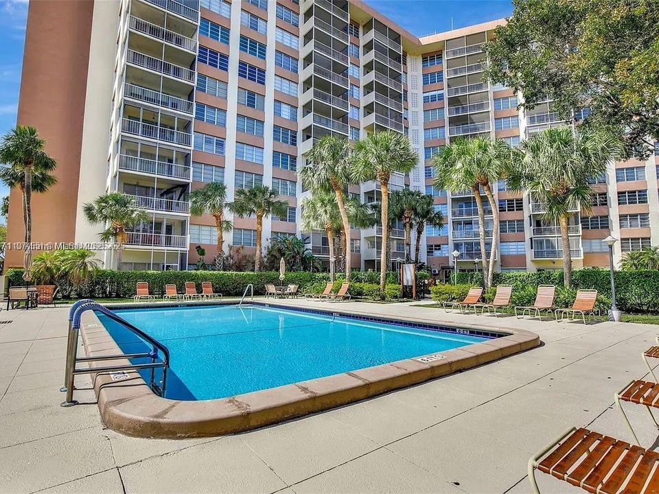 Active With Contract: $218,000 (2 beds, 2 baths, 1350 Square Feet)