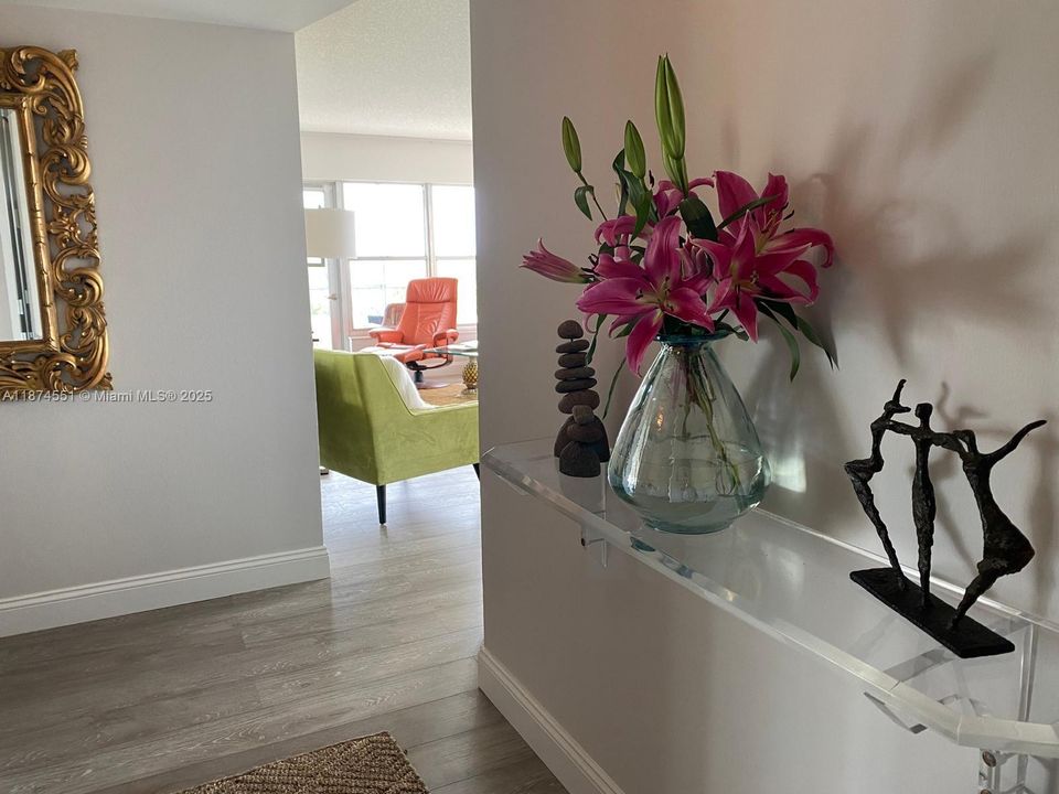 Active With Contract: $218,000 (2 beds, 2 baths, 1350 Square Feet)