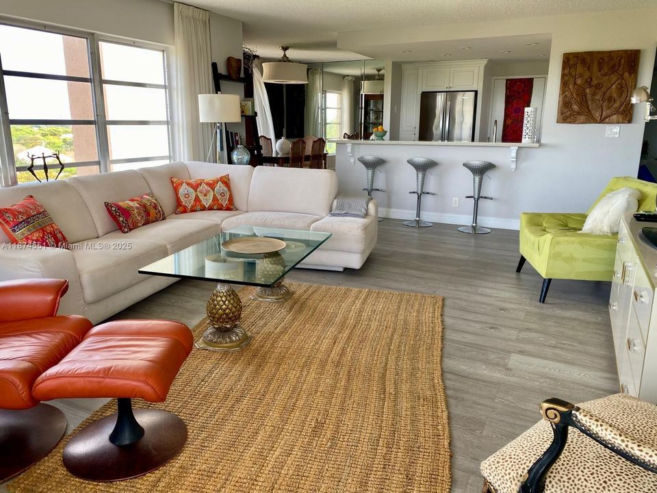 Active With Contract: $218,000 (2 beds, 2 baths, 1350 Square Feet)