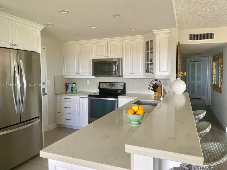 Active With Contract: $218,000 (2 beds, 2 baths, 1350 Square Feet)