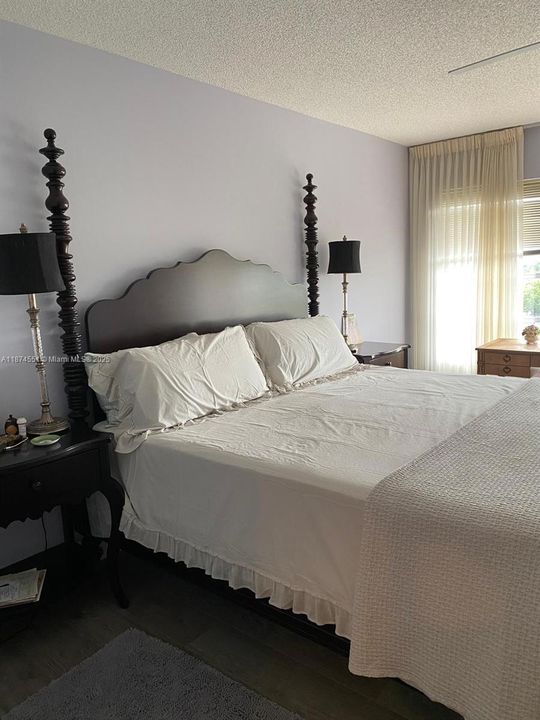 Active With Contract: $218,000 (2 beds, 2 baths, 1350 Square Feet)