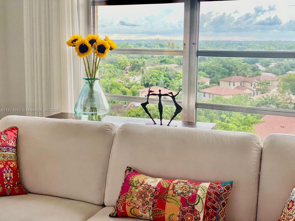 Active With Contract: $218,000 (2 beds, 2 baths, 1350 Square Feet)