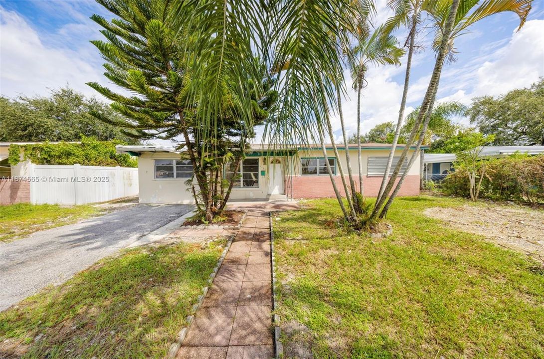 Recently Sold: $399,950 (4 beds, 2 baths, 1496 Square Feet)