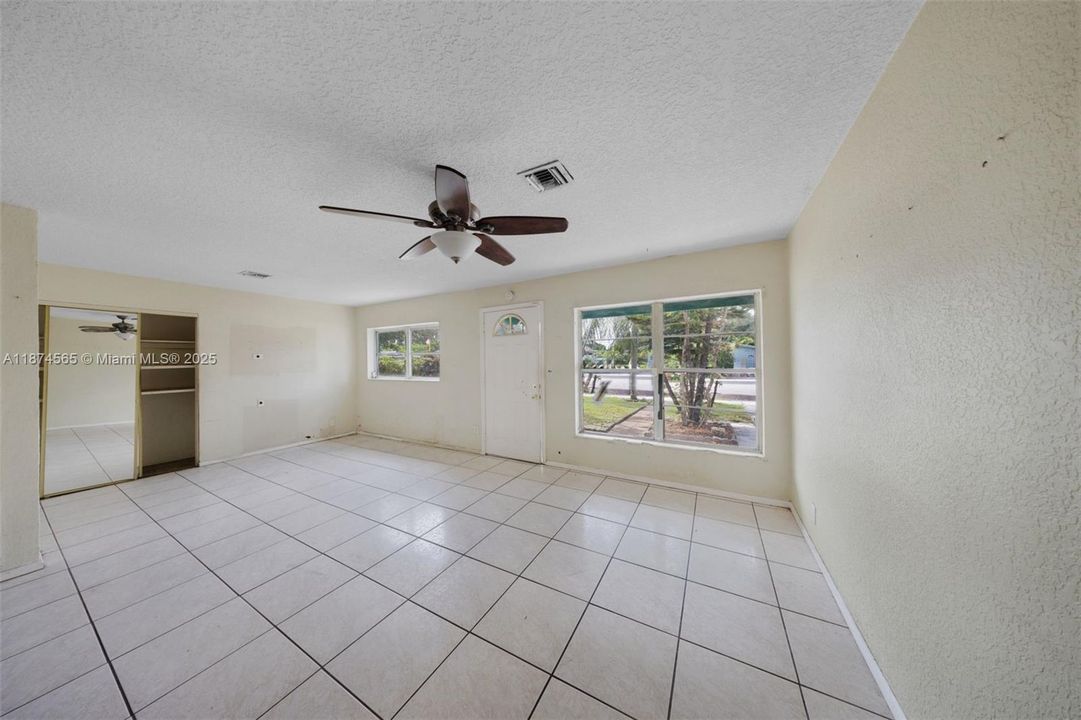 Recently Sold: $399,950 (4 beds, 2 baths, 1496 Square Feet)