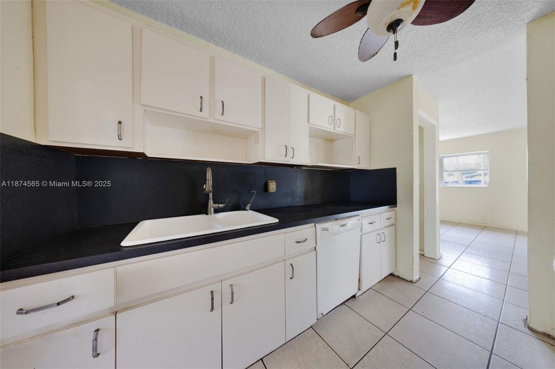 Recently Sold: $399,950 (4 beds, 2 baths, 1496 Square Feet)