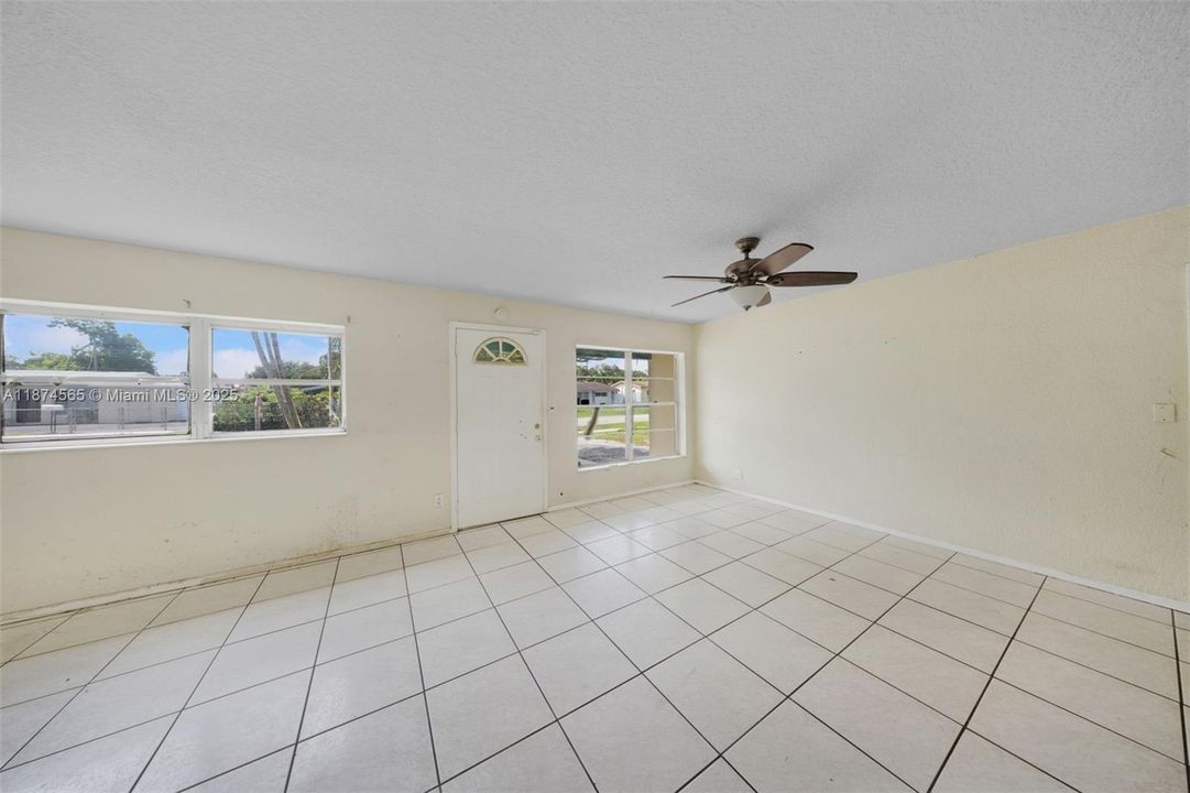 Recently Sold: $399,950 (4 beds, 2 baths, 1496 Square Feet)