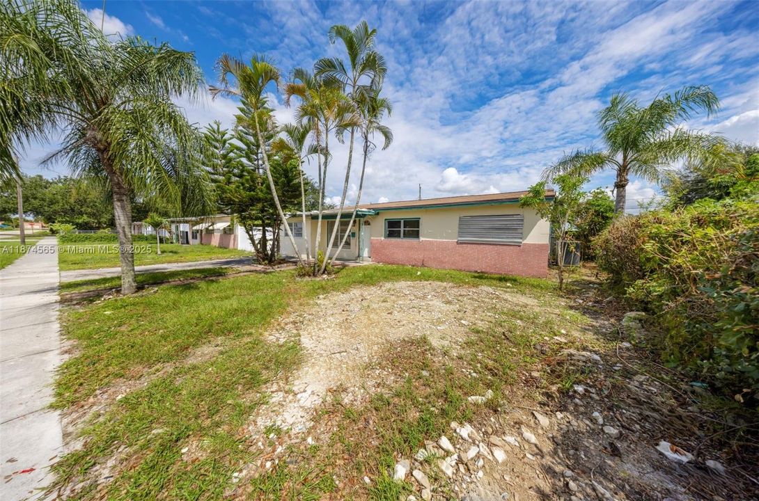 Recently Sold: $399,950 (4 beds, 2 baths, 1496 Square Feet)