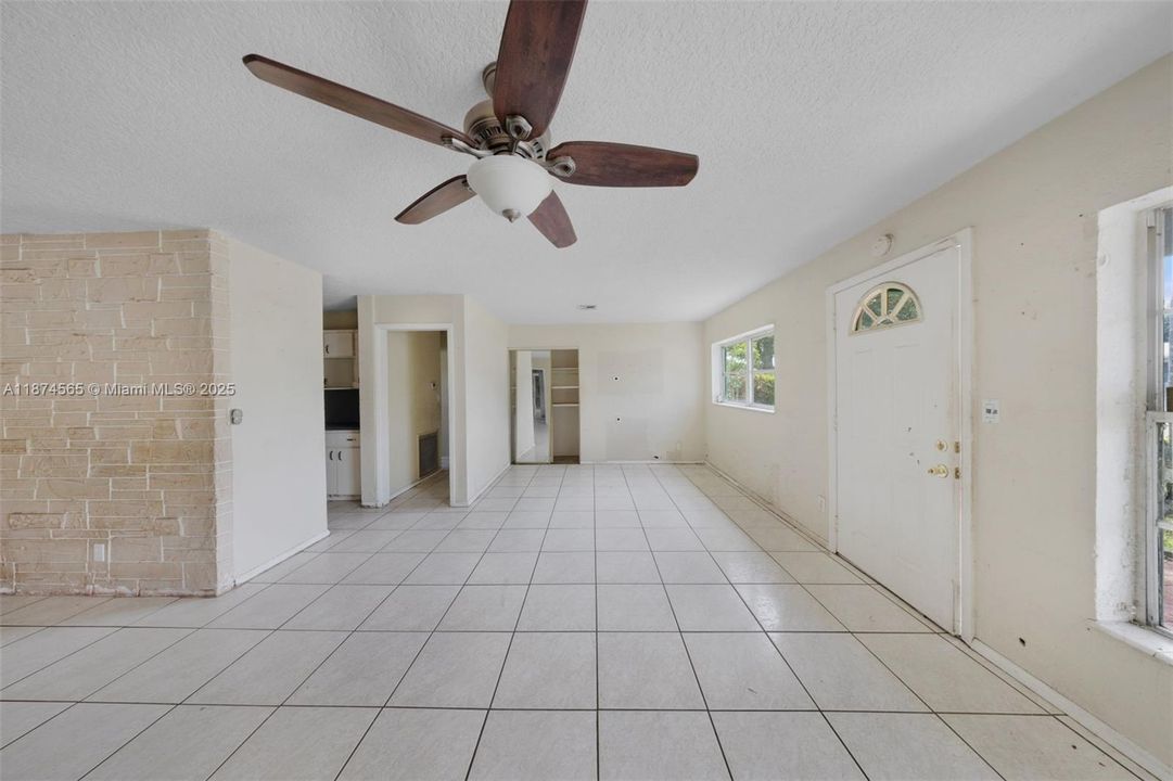 Recently Sold: $399,950 (4 beds, 2 baths, 1496 Square Feet)