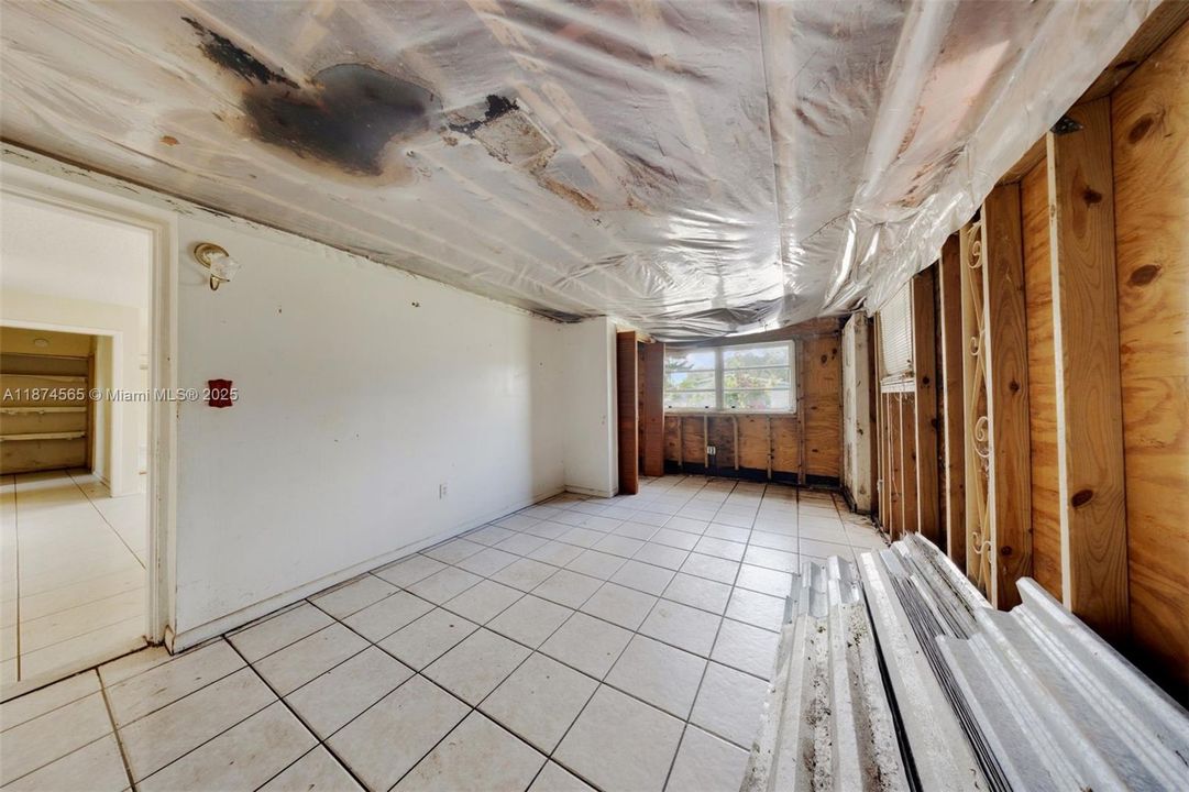 Recently Sold: $399,950 (4 beds, 2 baths, 1496 Square Feet)