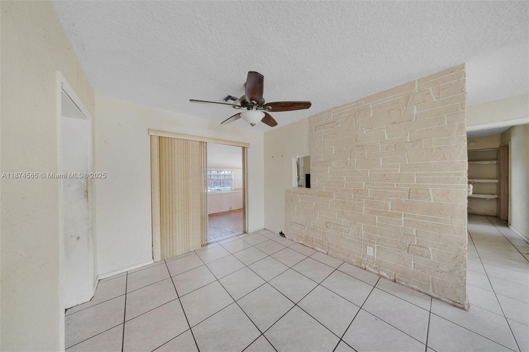 Recently Sold: $399,950 (4 beds, 2 baths, 1496 Square Feet)