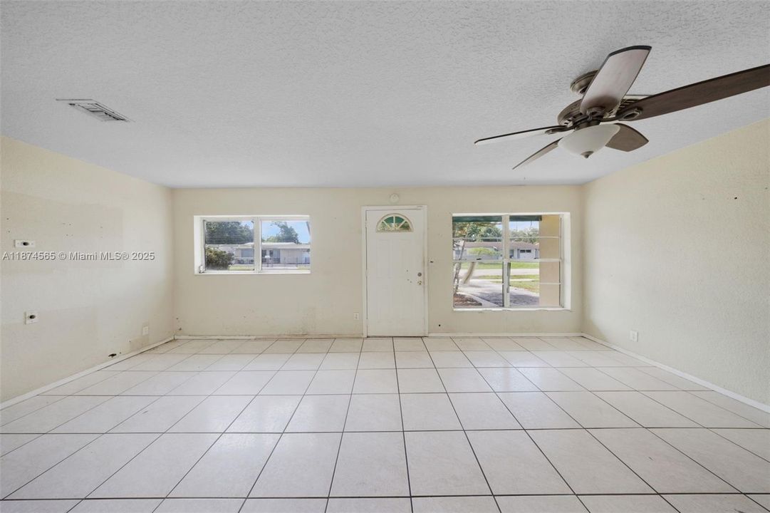 Recently Sold: $399,950 (4 beds, 2 baths, 1496 Square Feet)