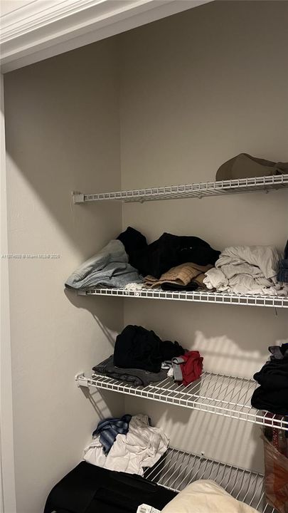 На продажу: $560,000 (4 спален, 2 ванн, 2319 Квадратных фут)