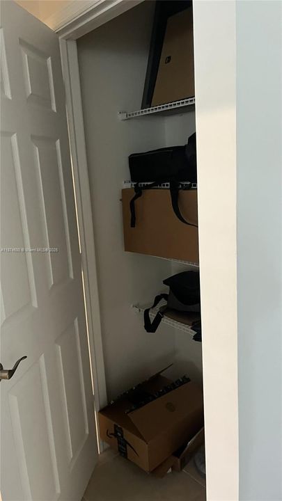 На продажу: $560,000 (4 спален, 2 ванн, 2319 Квадратных фут)