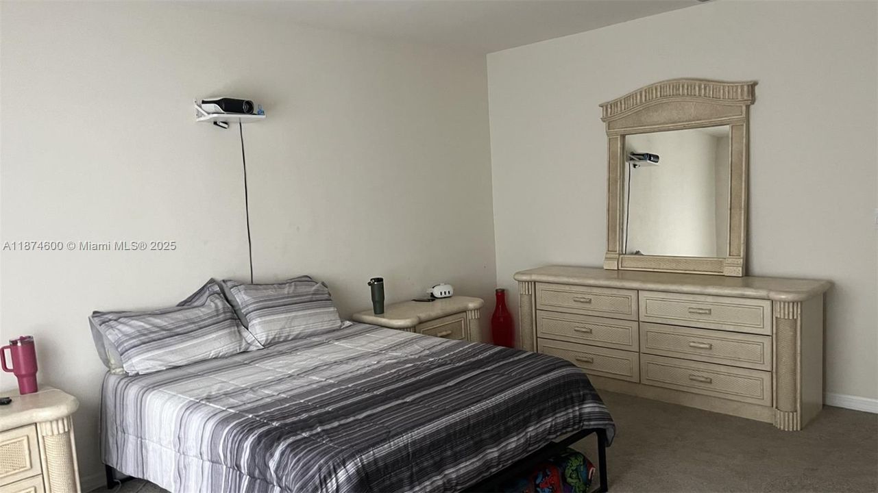 На продажу: $560,000 (4 спален, 2 ванн, 2319 Квадратных фут)