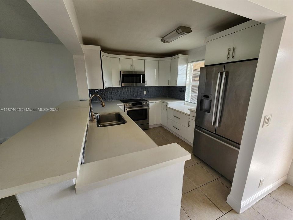 For Sale: $260,000 (2 beds, 2 baths, 1144 Square Feet)