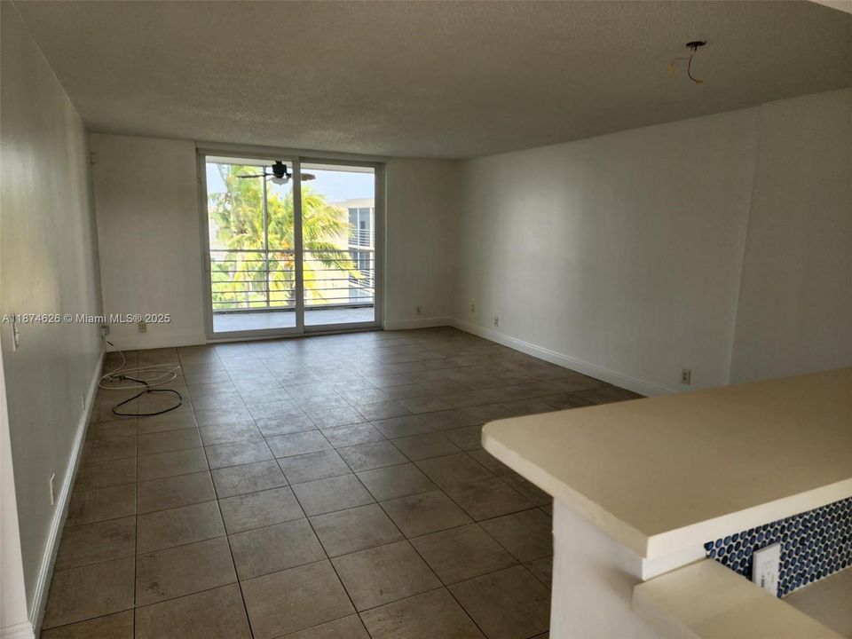 For Sale: $260,000 (2 beds, 2 baths, 1144 Square Feet)