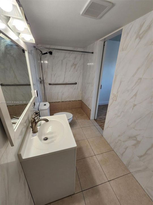 Handicap accessible shower