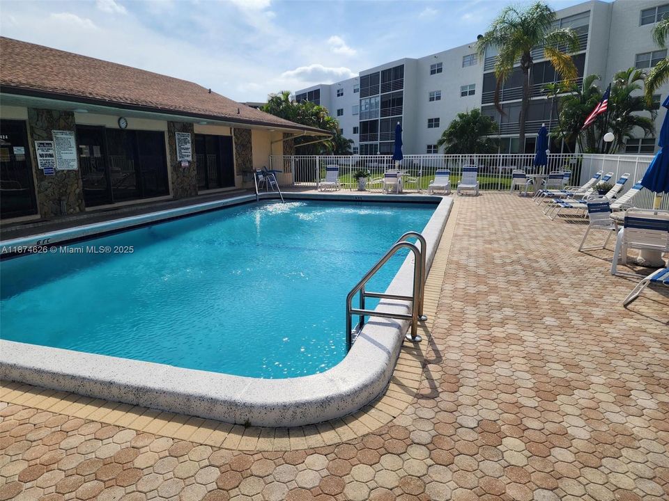 For Sale: $260,000 (2 beds, 2 baths, 1144 Square Feet)