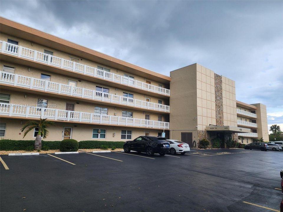 For Sale: $260,000 (2 beds, 2 baths, 1144 Square Feet)