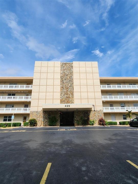 For Sale: $260,000 (2 beds, 2 baths, 1144 Square Feet)